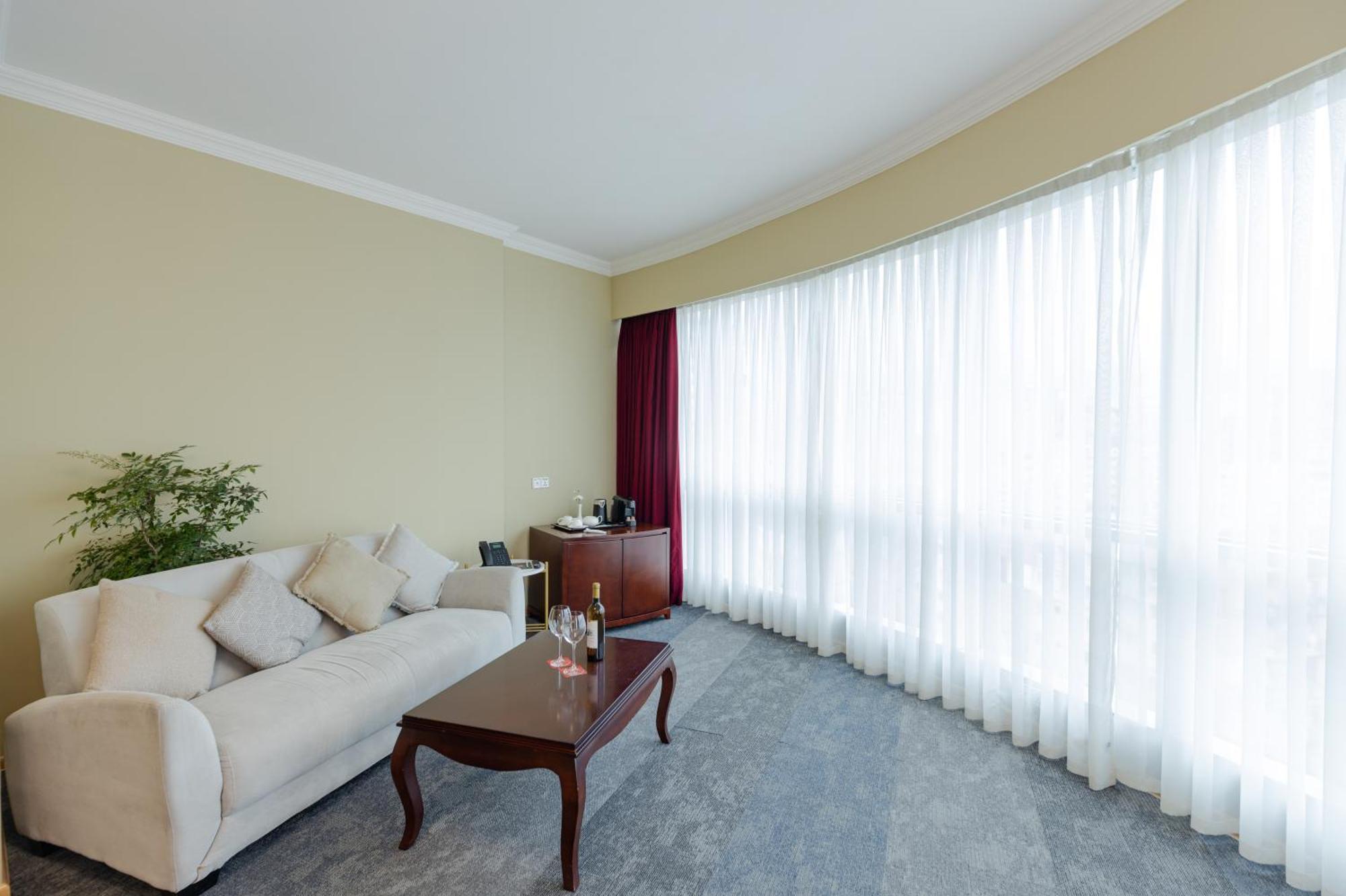 Hotel Aisi Batumi Luaran gambar
