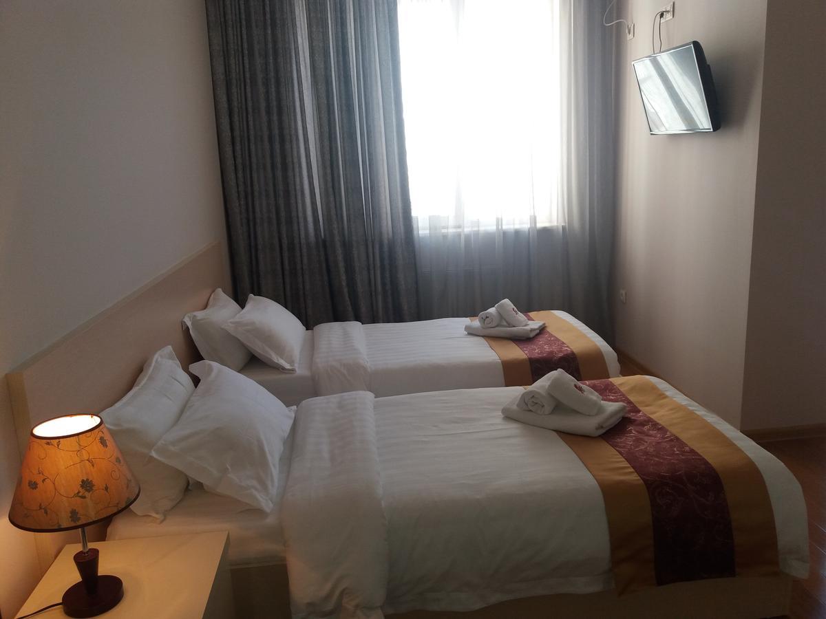 Hotel Aisi Batumi Luaran gambar