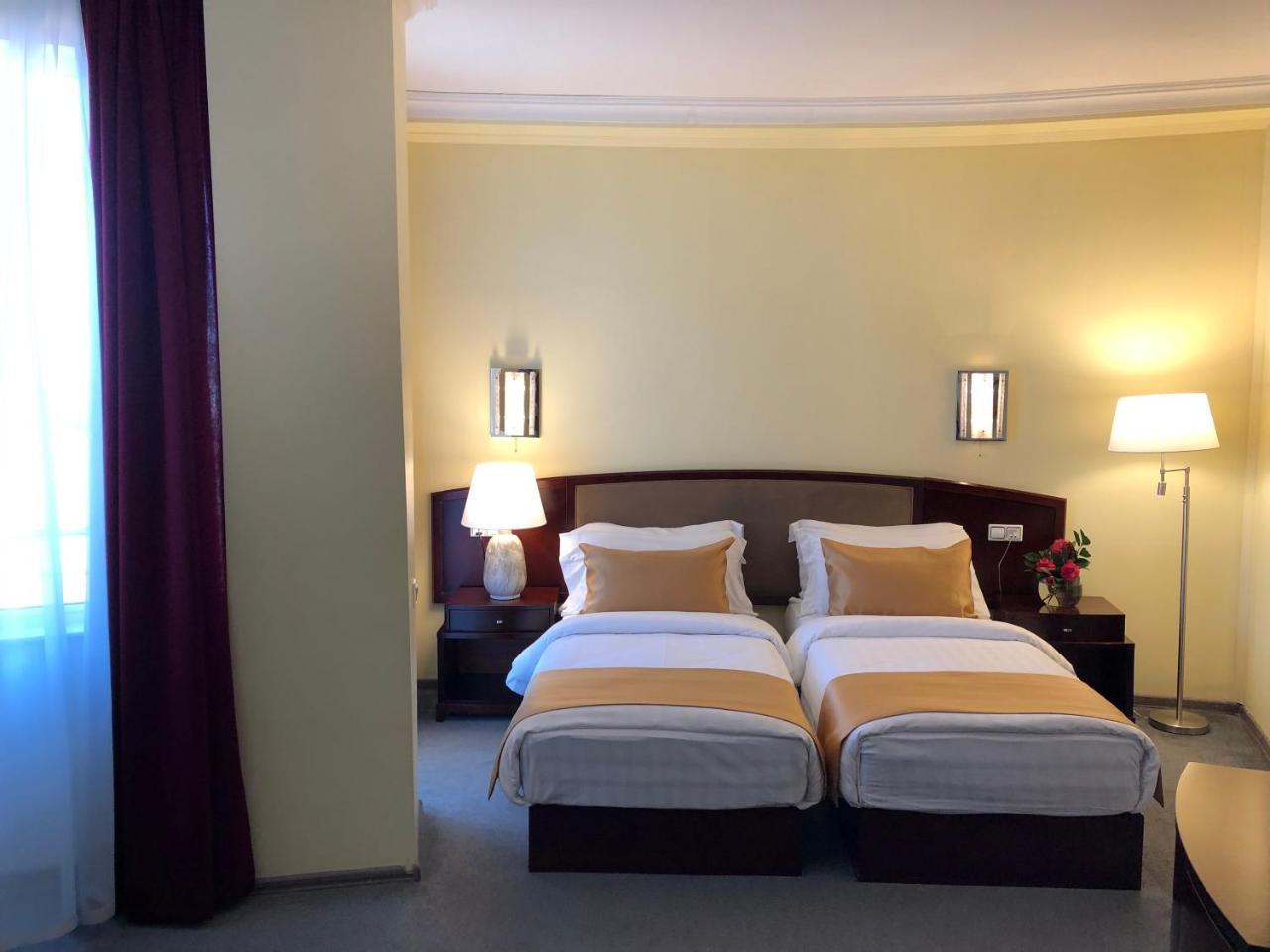 Hotel Aisi Batumi Luaran gambar